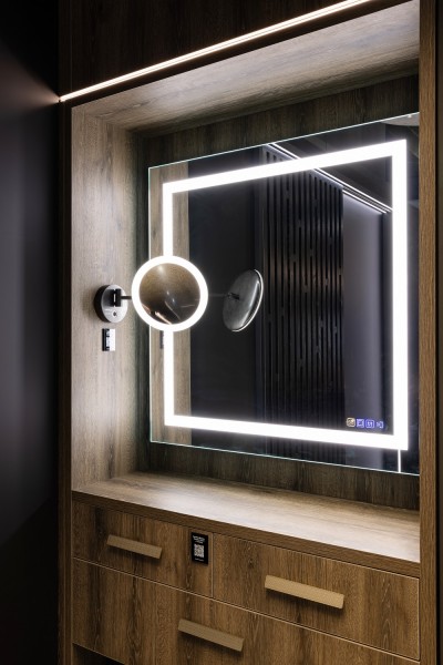 Loox Multi-Dimensional Mirror 